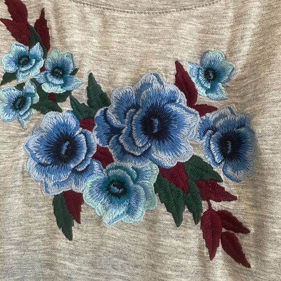 American Eagle outfitters soft and sexy line gray tank embroidered floral (xs) - Picture 5 of 8